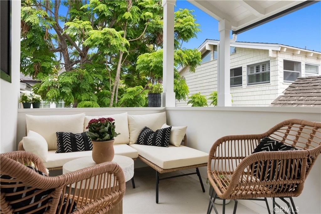617 1/2 Acacia Avenue - Photo 2