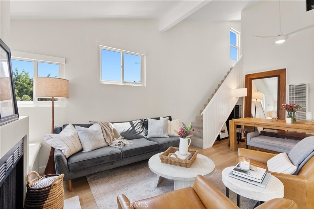 617 1/2 Acacia Avenue - Photo 4