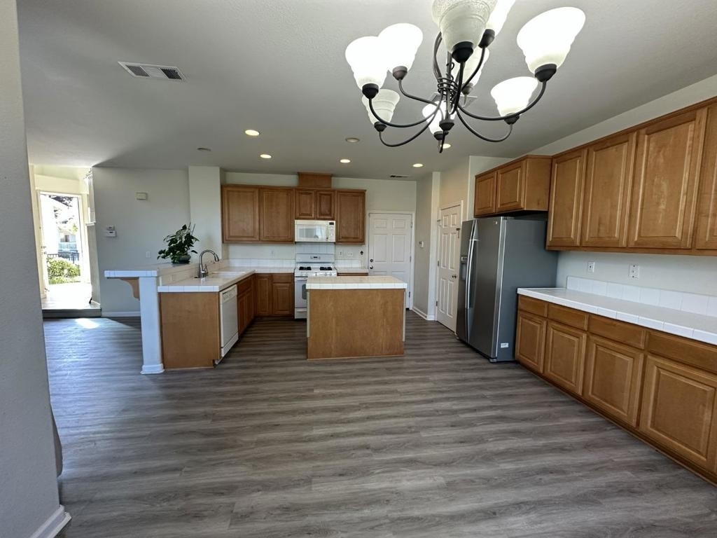 2065 Mckenzie Place - Photo 2