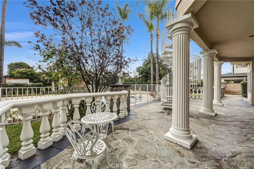 1410 S 10th Ave - Photo 4