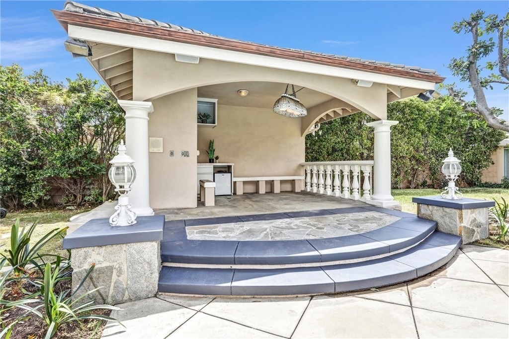 1410 S 10th Ave - Photo 3