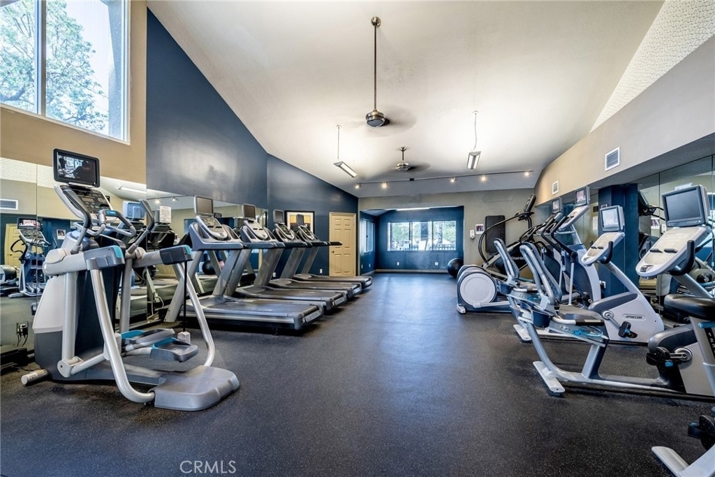 5565 Canoga Avenue - Photo 26