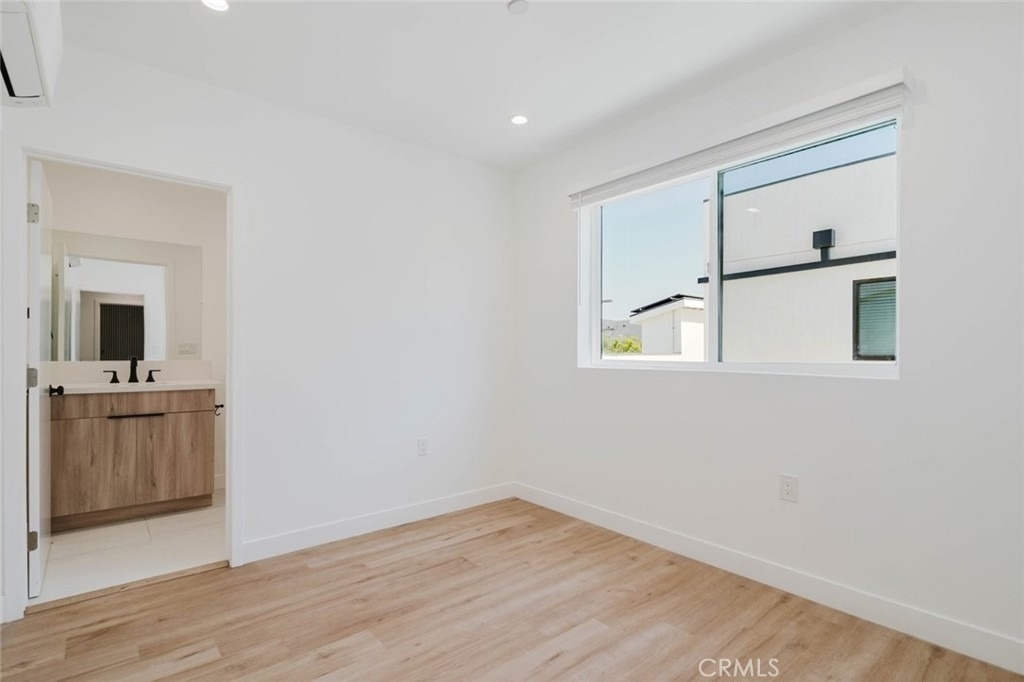 5654 1/2 Cartwright Avenue - Photo 18