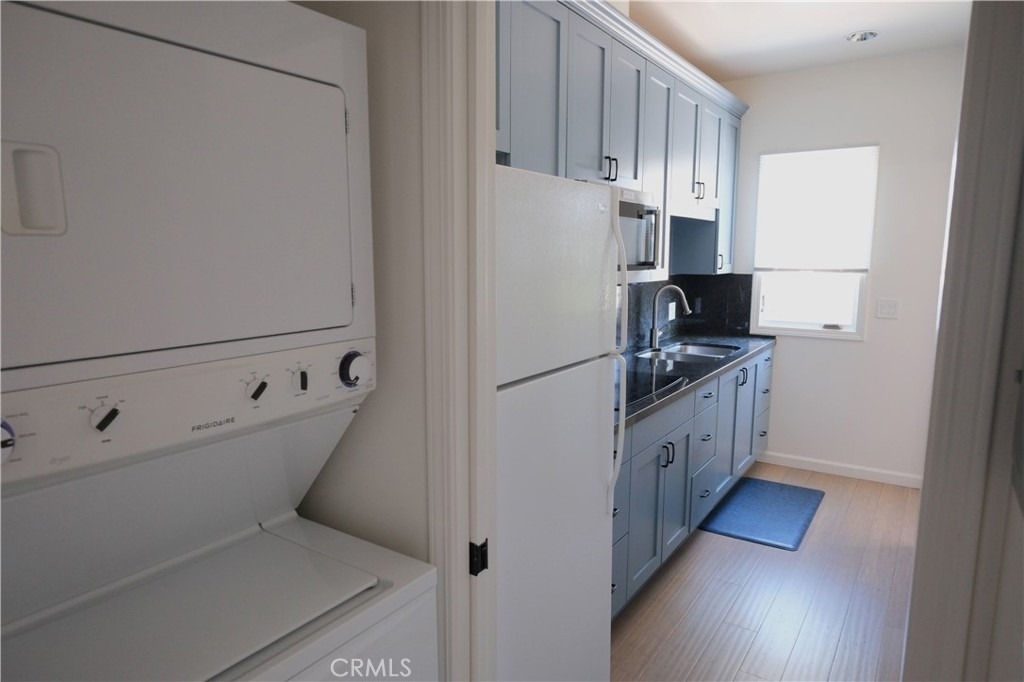 1955 Las Lomitas Drive - Photo 2