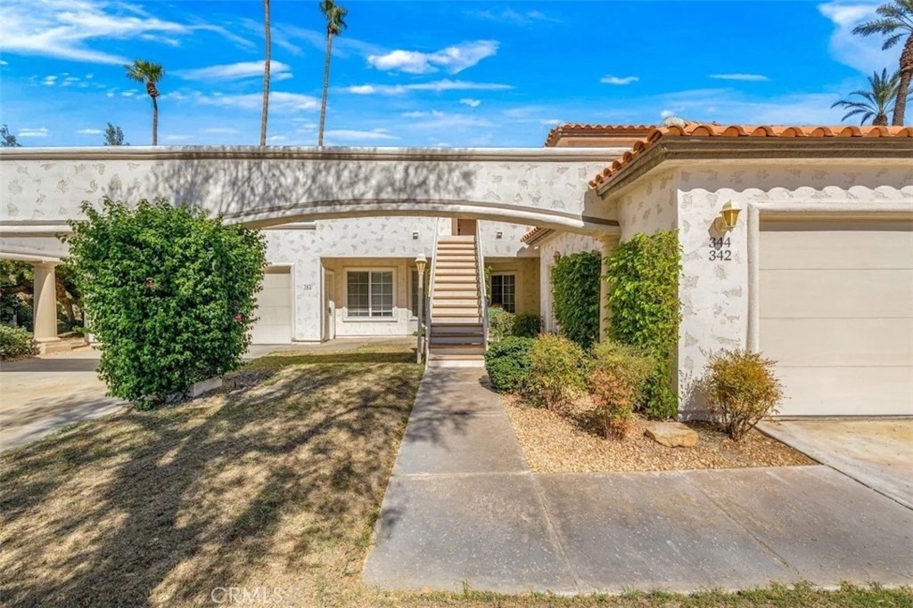 344 Vista Royale - Photo 1