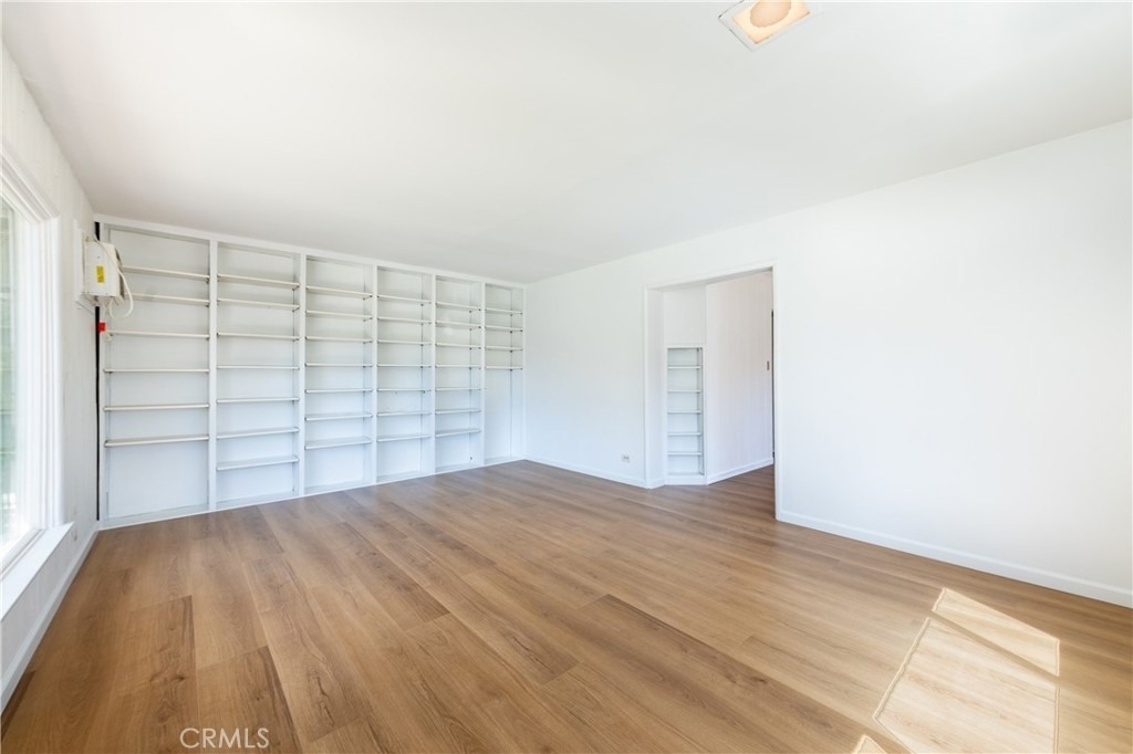 3757 York - Photo 4