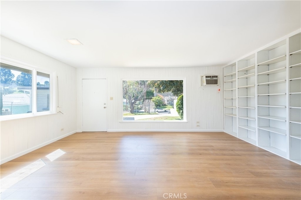 3757 York - Photo 5