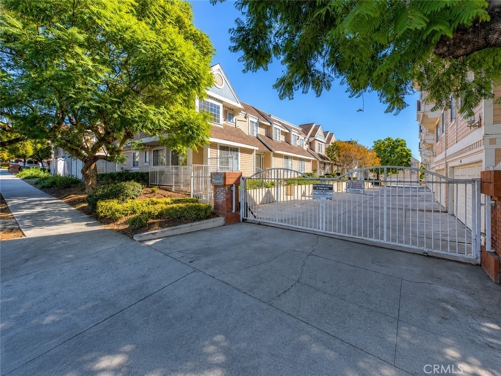 13750 Hubbard Street - Photo 27