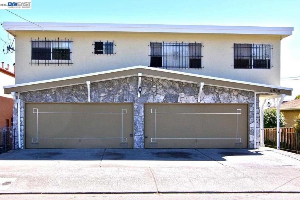 6909 Macarthur  Blvd - Photo 0