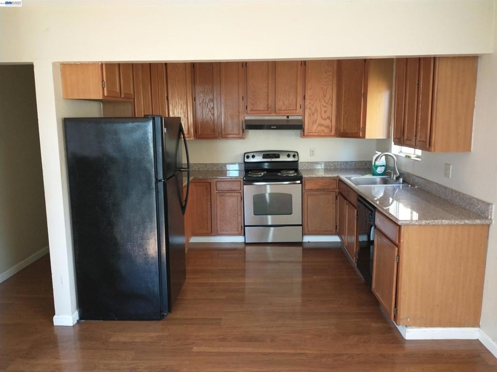 6909 Macarthur  Blvd - Photo 3