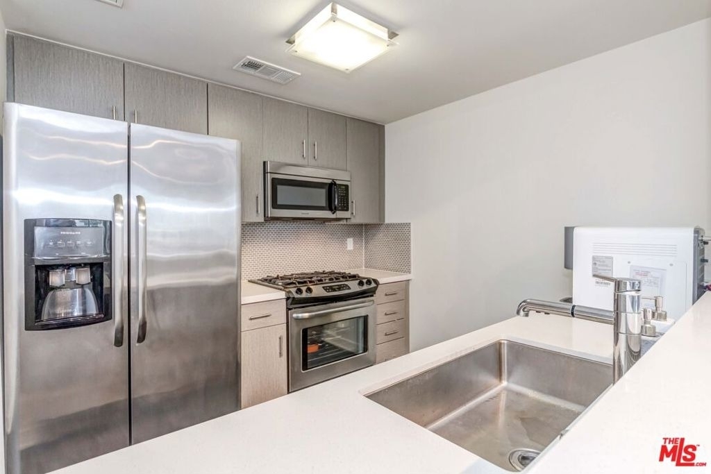 436 S Virgil Avenue - Photo 2