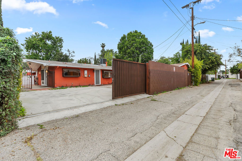 6742 Sunny Brae Avenue - Photo 49