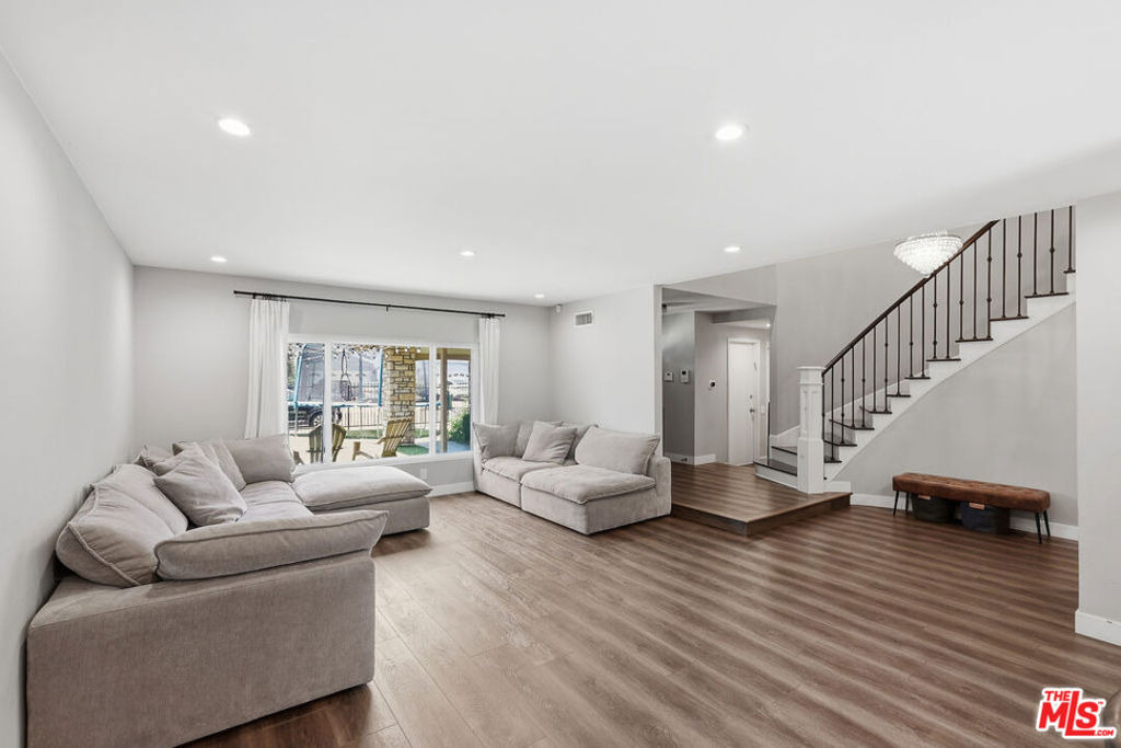 5516 Bluebell Avenue - Photo 7