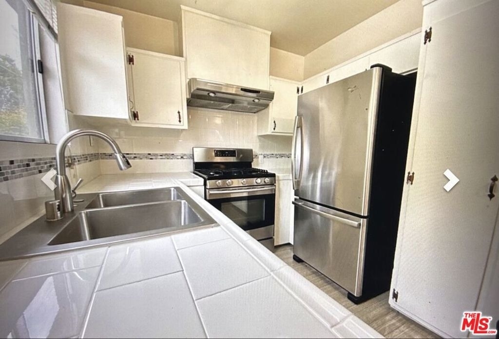 1868 10th Street - Photo 3