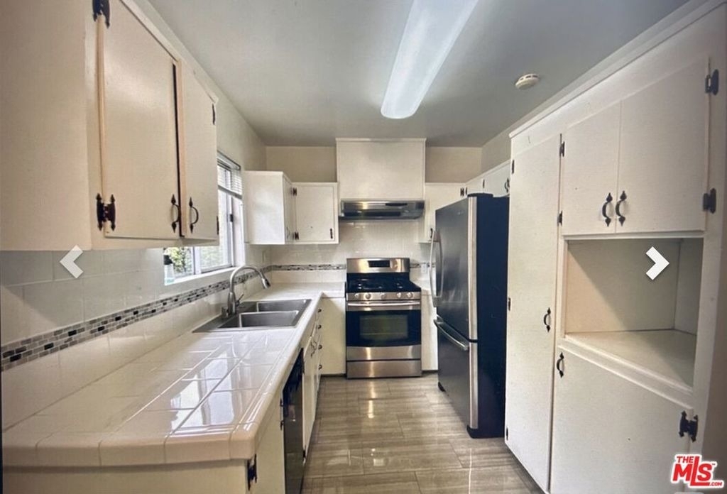 1868 10th Street - Photo 2