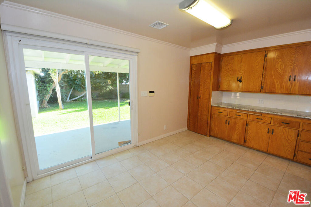 12944 Haynes Street - Photo 7