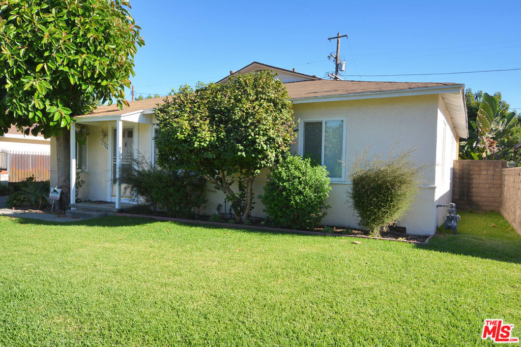 12944 Haynes Street - Photo 0