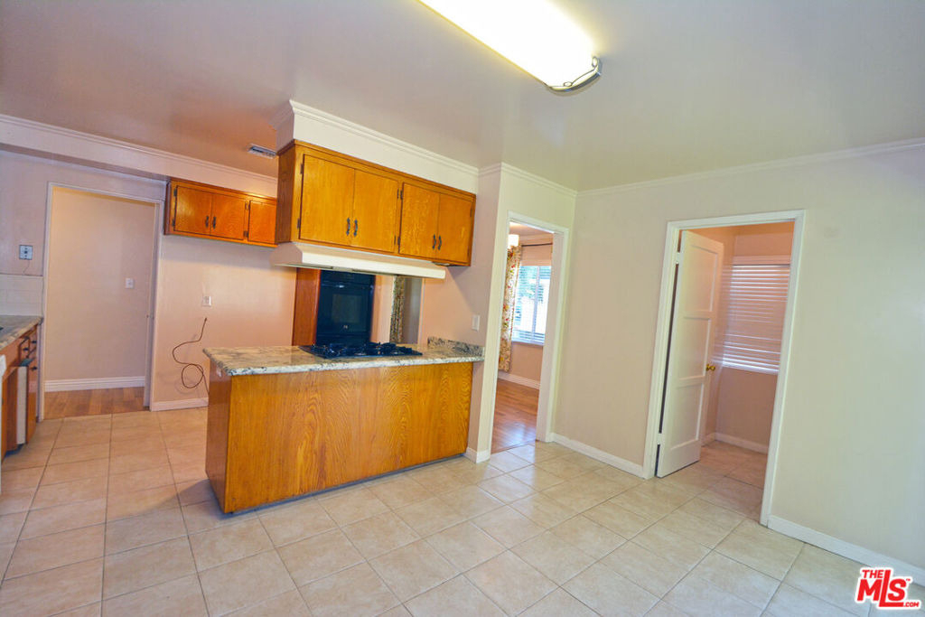 12944 Haynes Street - Photo 9