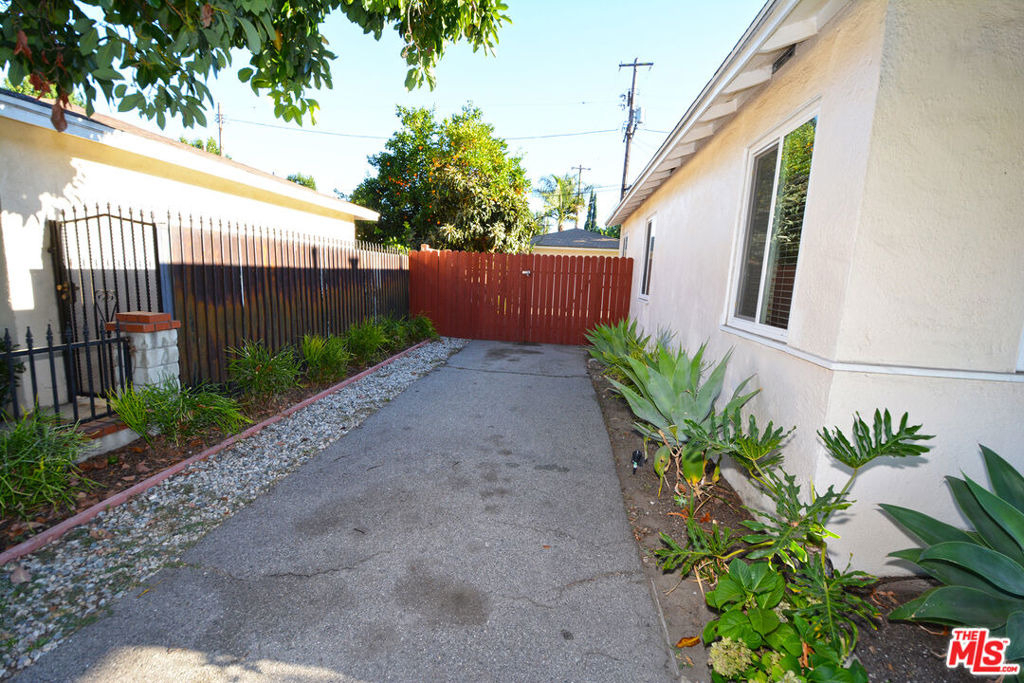 12944 Haynes Street - Photo 40