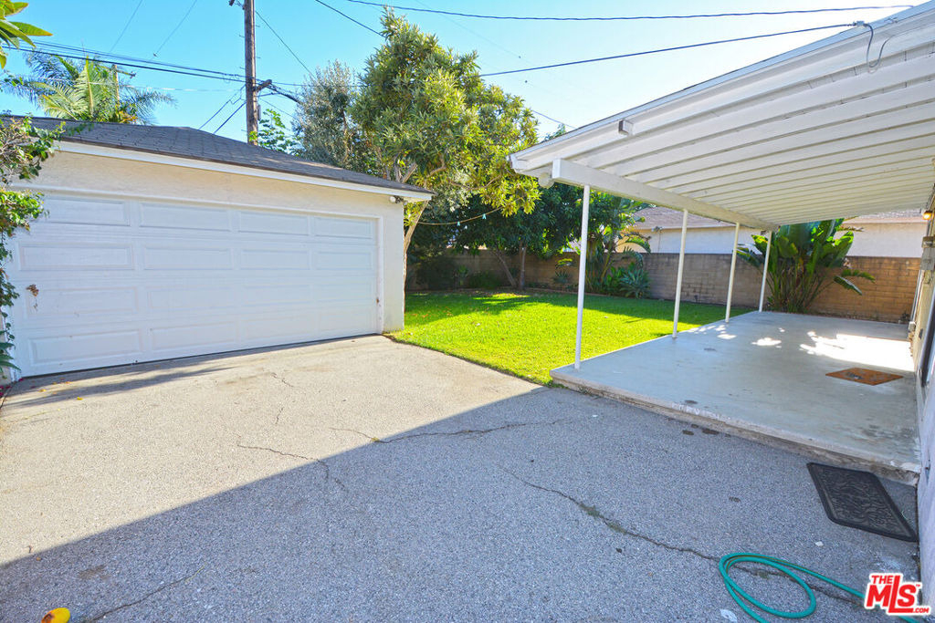 12944 Haynes Street - Photo 36