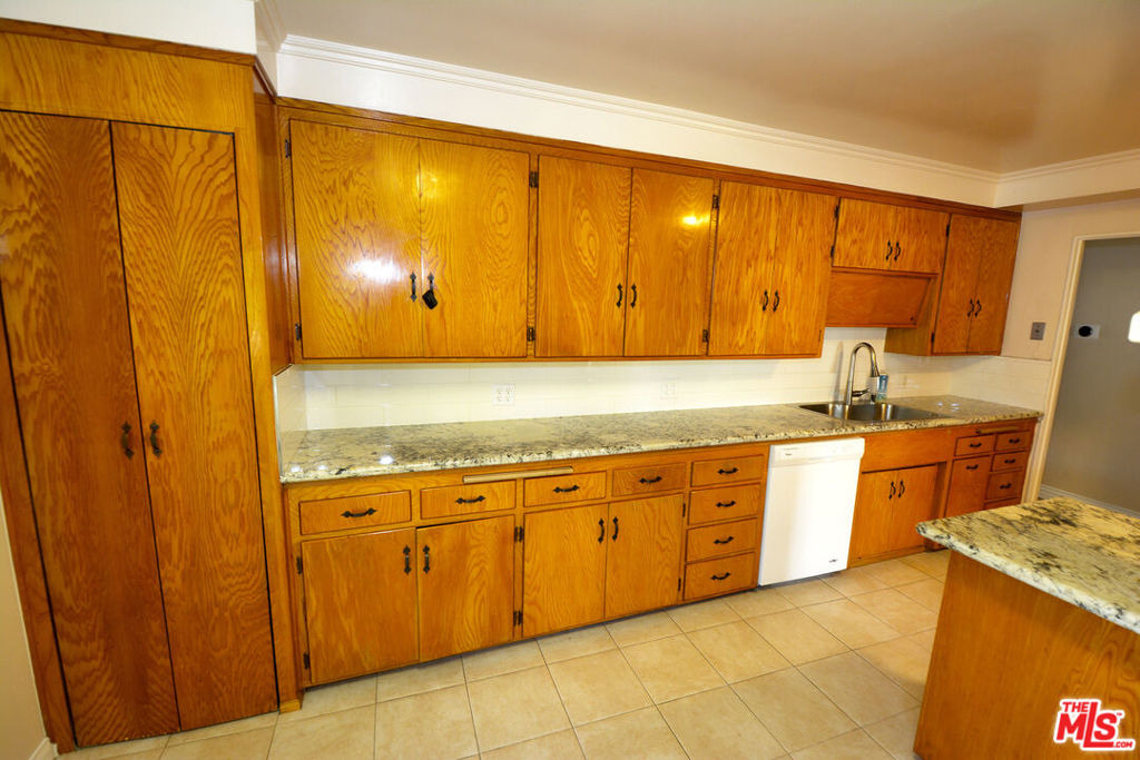 12944 Haynes Street - Photo 30