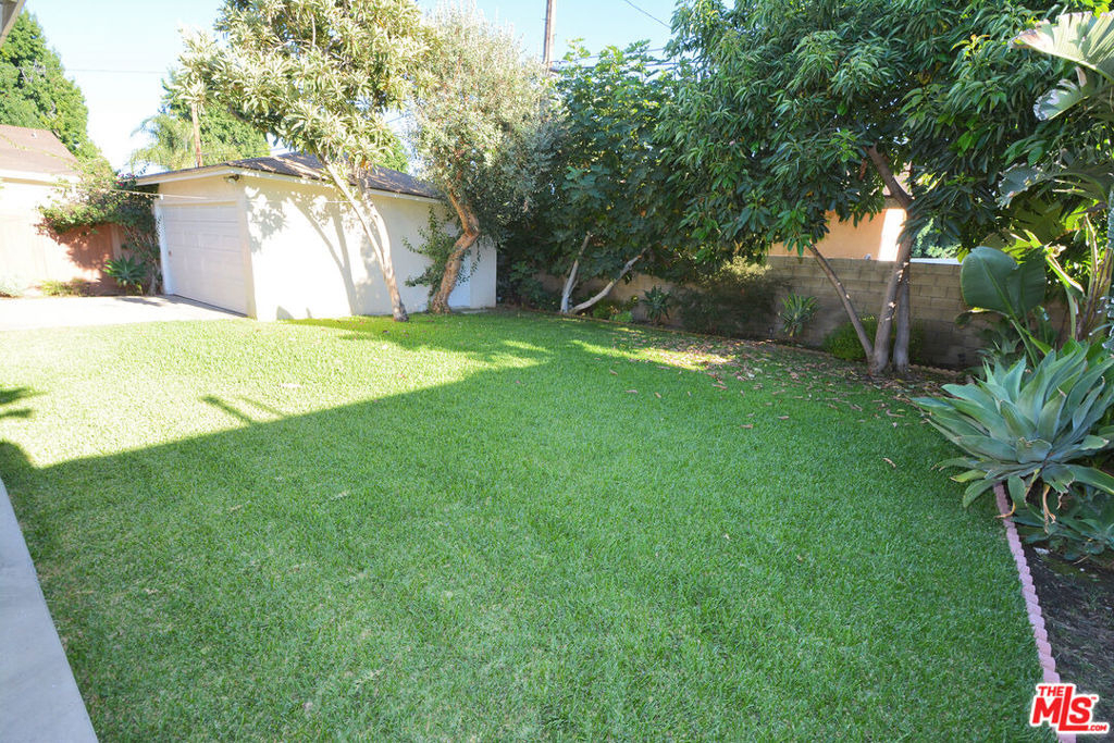 12944 Haynes Street - Photo 32
