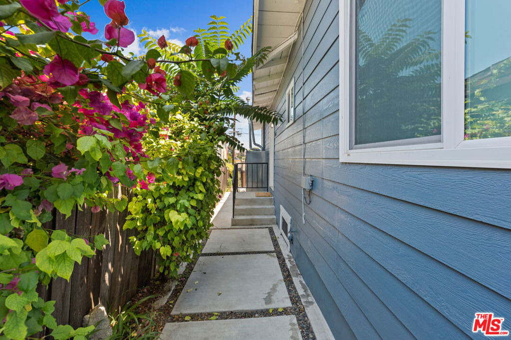 406 N Benton Way - Photo 2