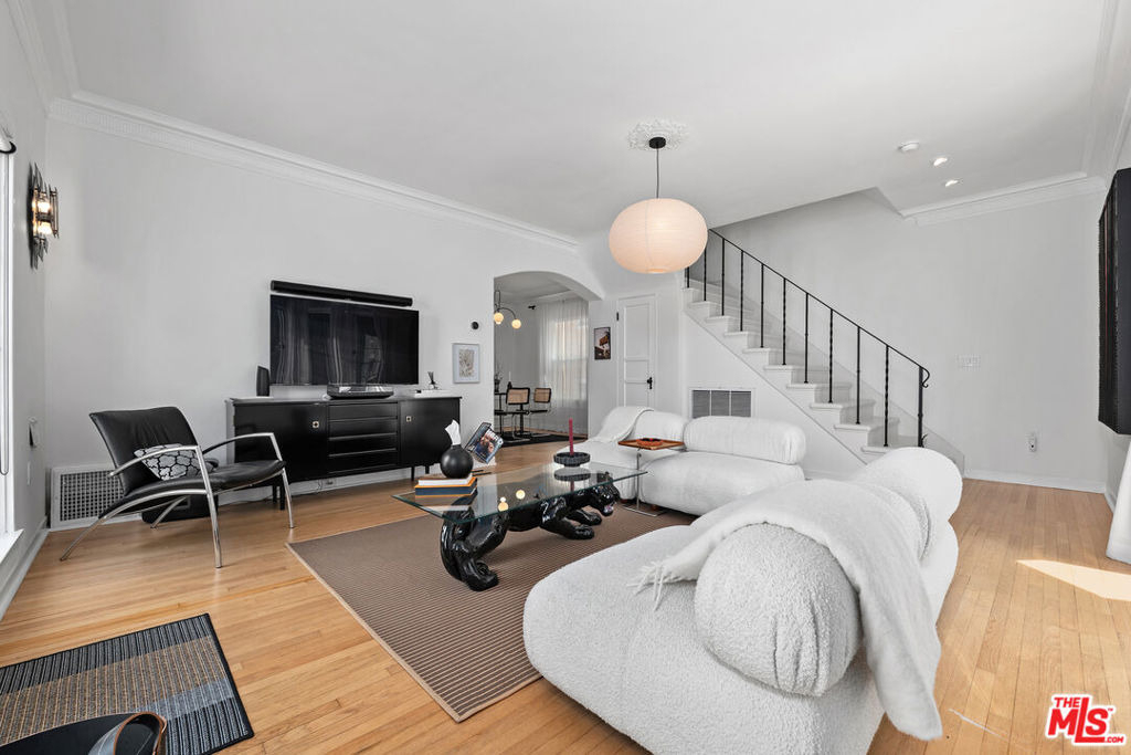 1270 N Hayworth Avenue - Photo 5