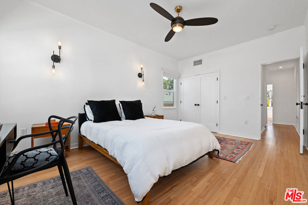 1270 N Hayworth Avenue - Photo 19