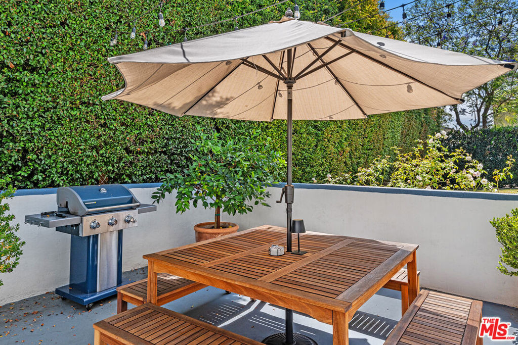 1270 N Hayworth Avenue - Photo 22