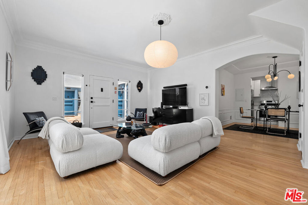 1270 N Hayworth Avenue - Photo 4