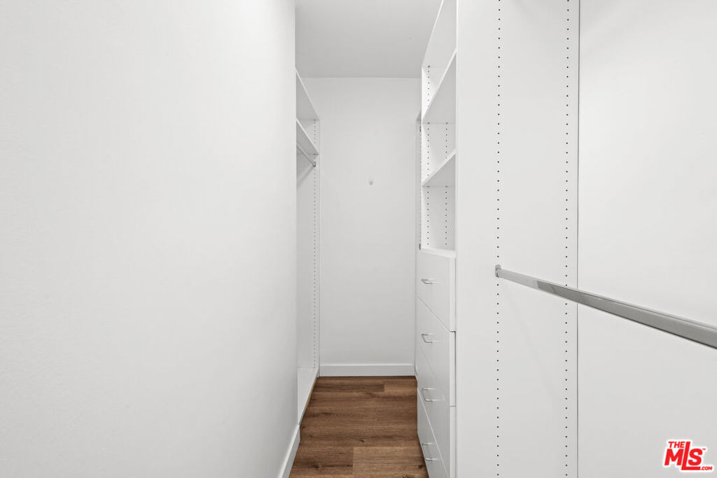 136 S Palm Drive - Photo 15