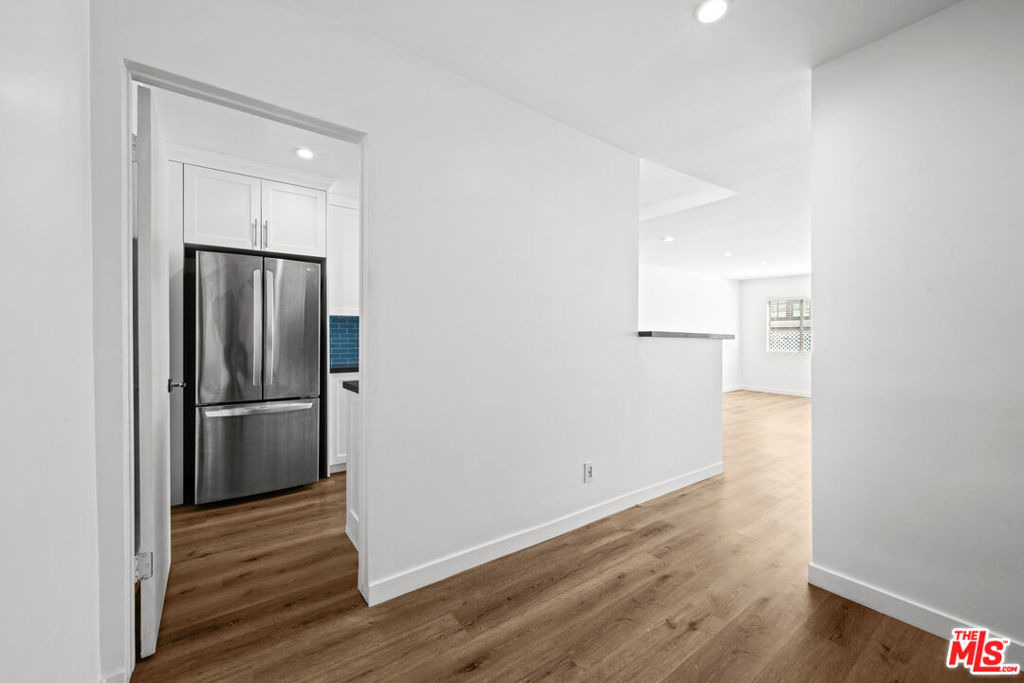 136 S Palm Drive - Photo 6