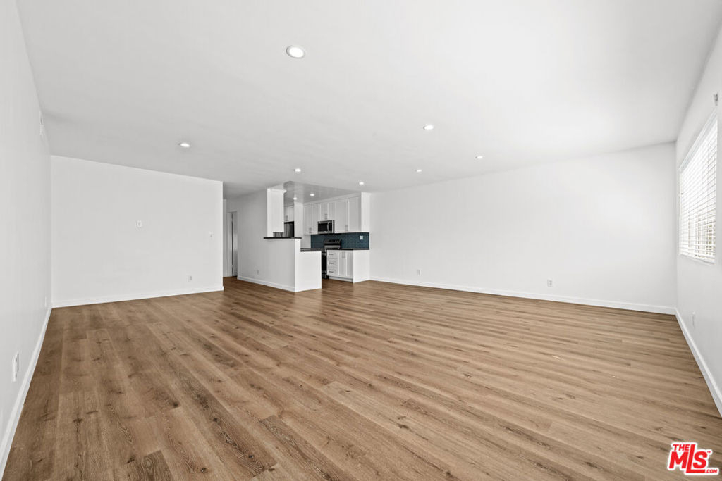 136 S Palm Drive - Photo 1