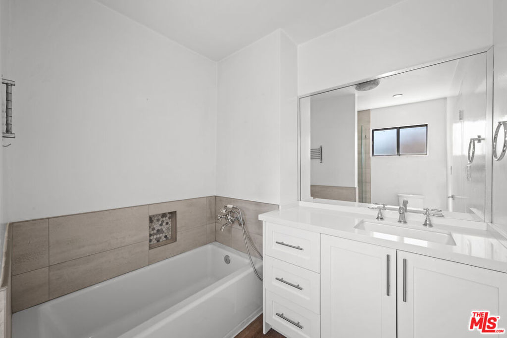 136 S Palm Drive - Photo 14