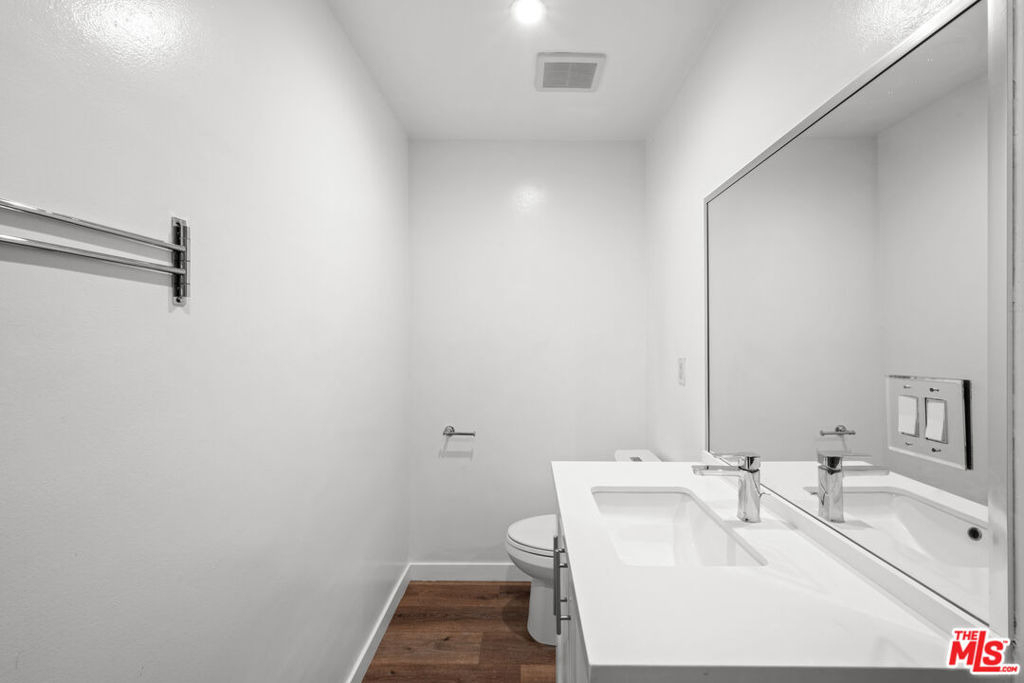 136 S Palm Drive - Photo 10