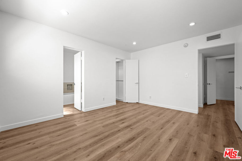 136 S Palm Drive - Photo 12