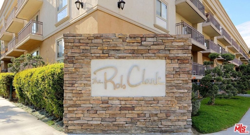 141 S Clark Drive - Photo 27