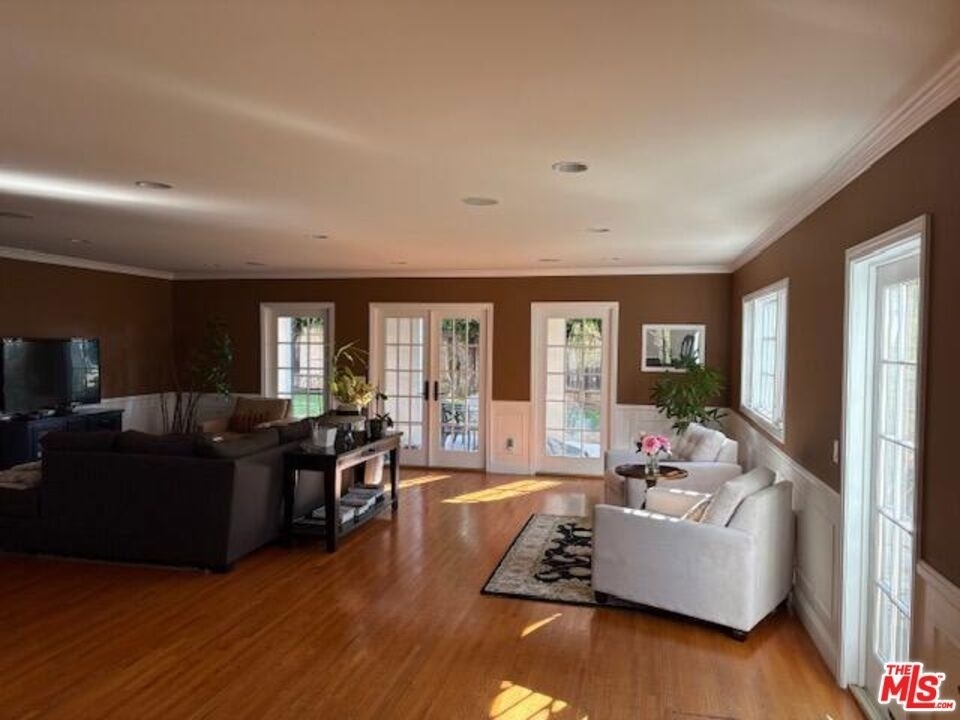 10328 Dunkirk Avenue - Photo 4