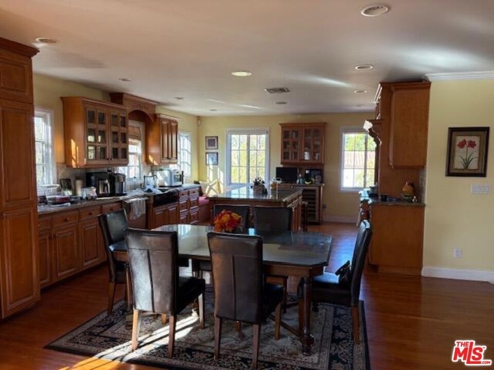 10328 Dunkirk Avenue - Photo 9
