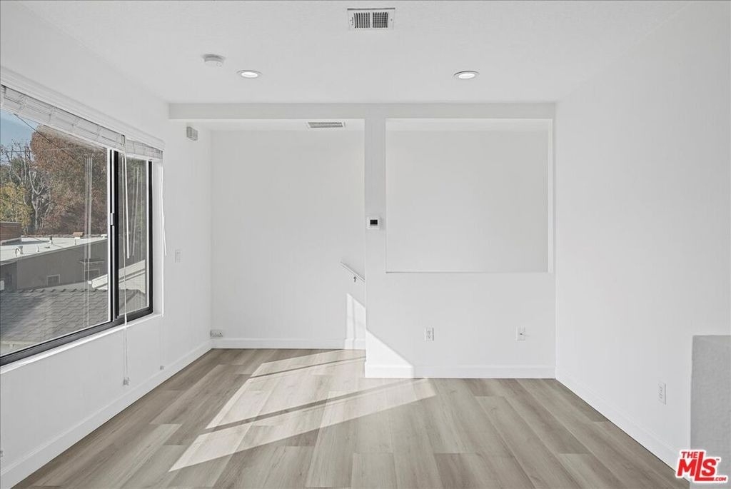 721 Beloit Avenue - Photo 9