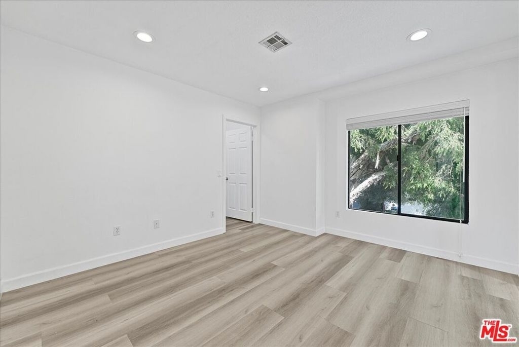 721 Beloit Avenue - Photo 10
