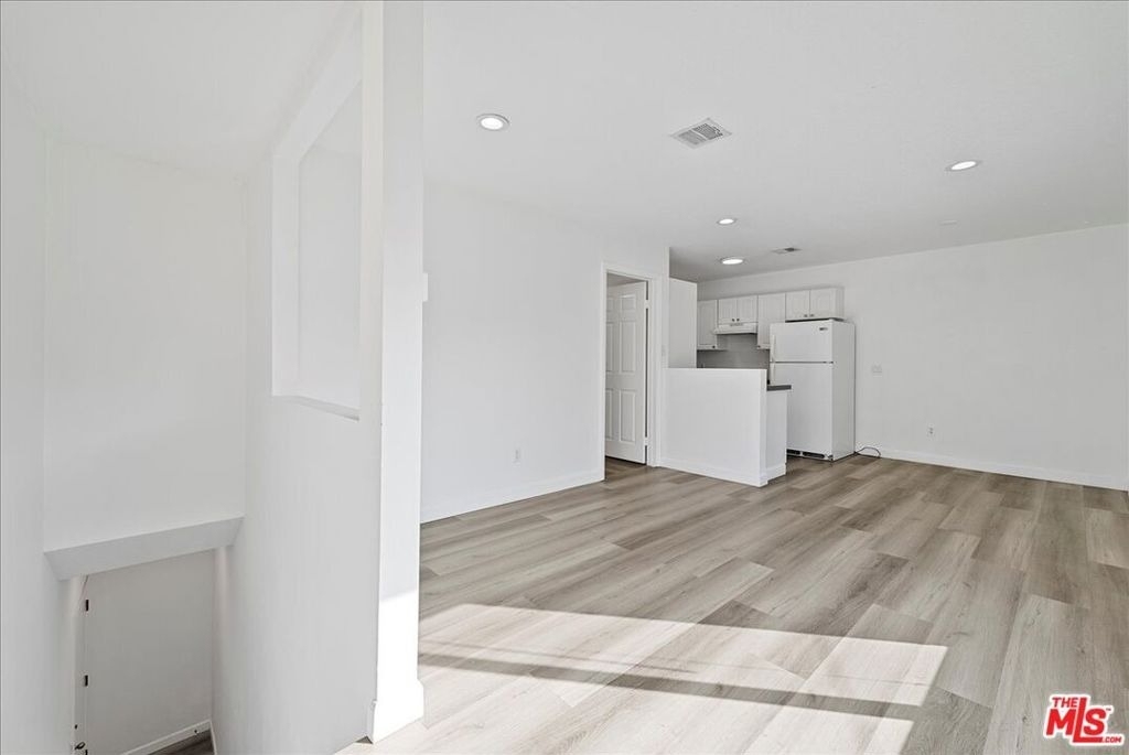 721 Beloit Avenue - Photo 2