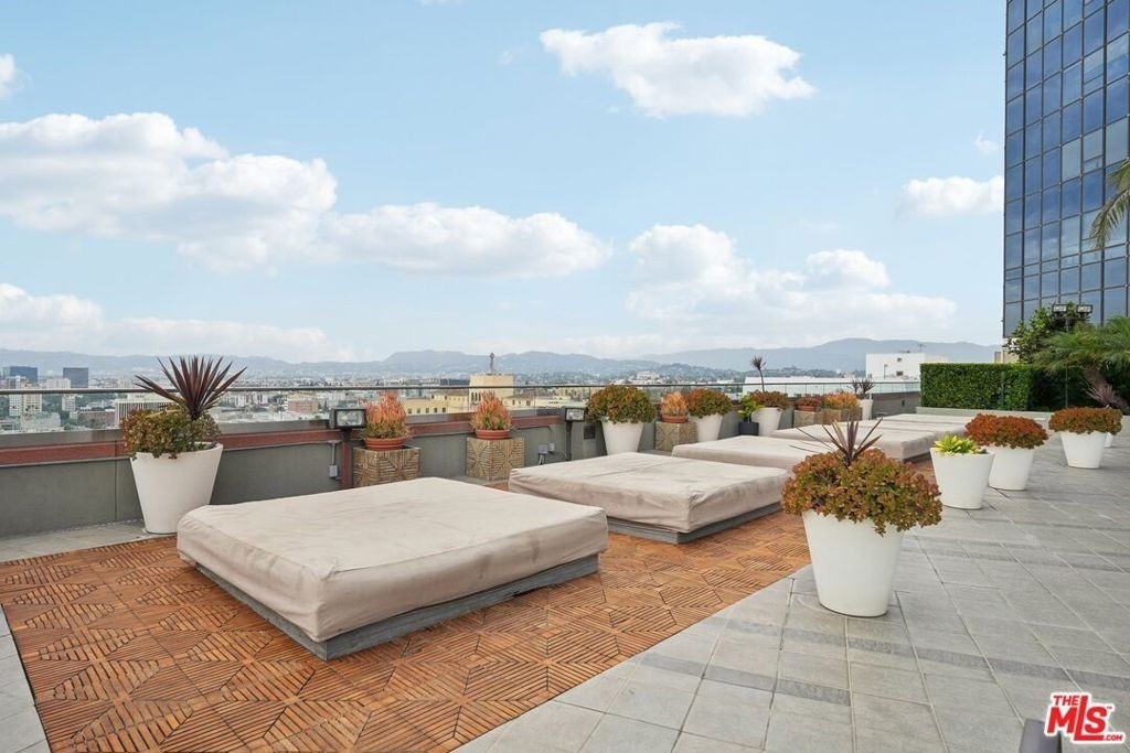 1100 Wilshire Boulevard - Photo 31