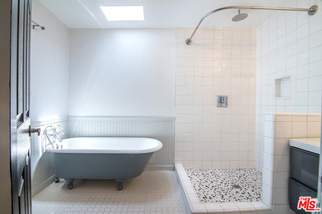 1159 S Hayworth Avenue - Photo 14