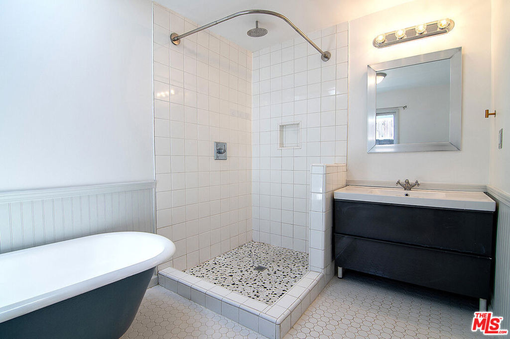 1159 S Hayworth Avenue - Photo 15