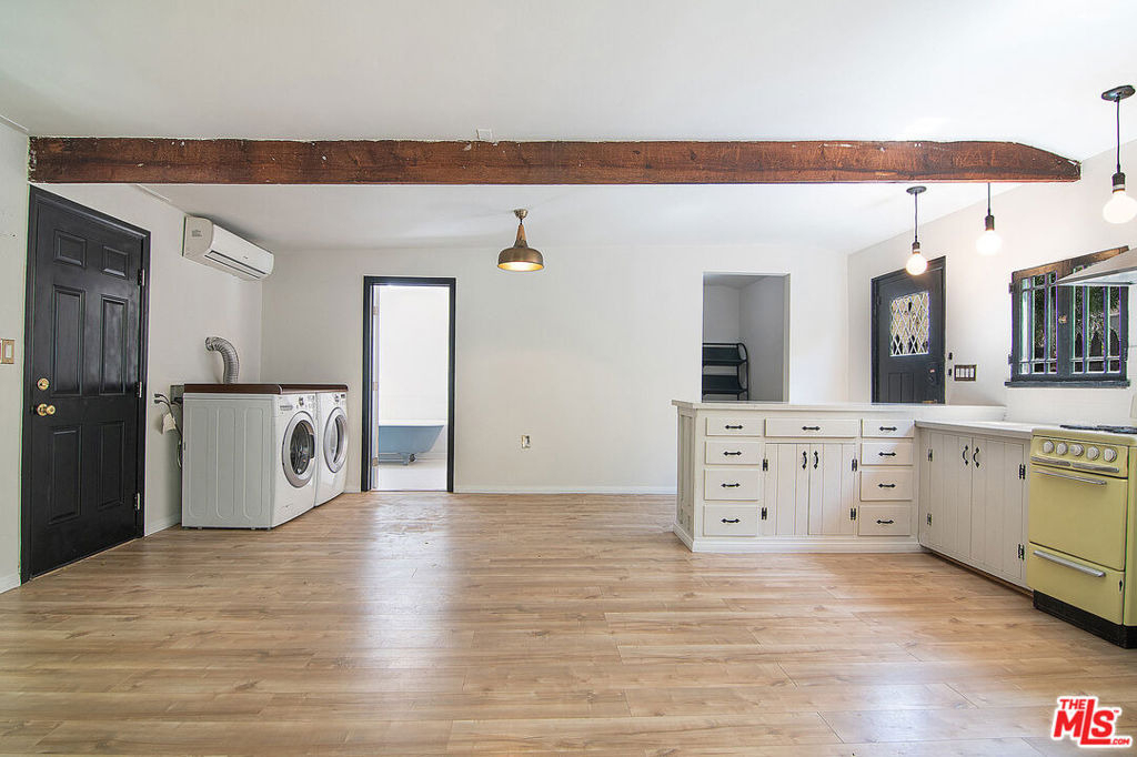 1159 S Hayworth Avenue - Photo 2