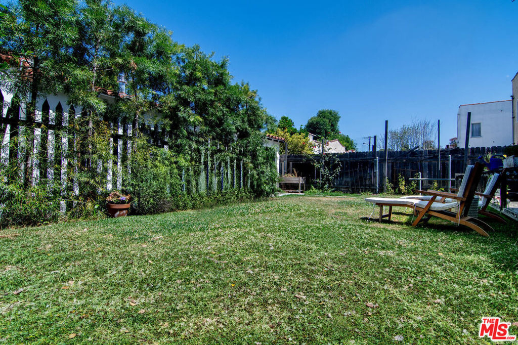 1159 S Hayworth Avenue - Photo 18