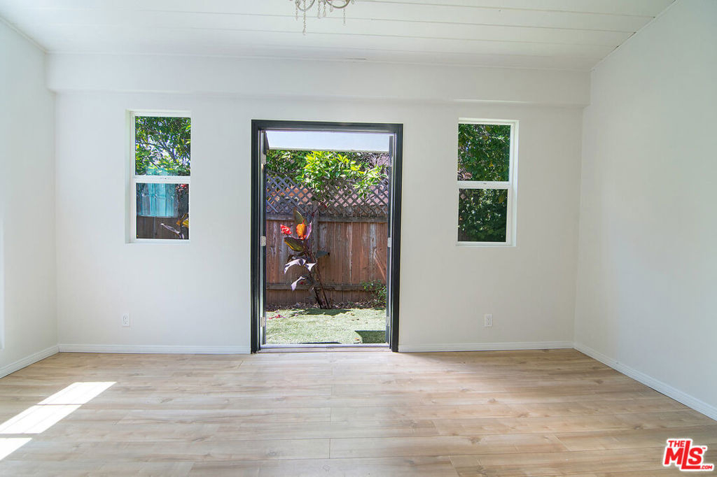 1159 S Hayworth Avenue - Photo 7