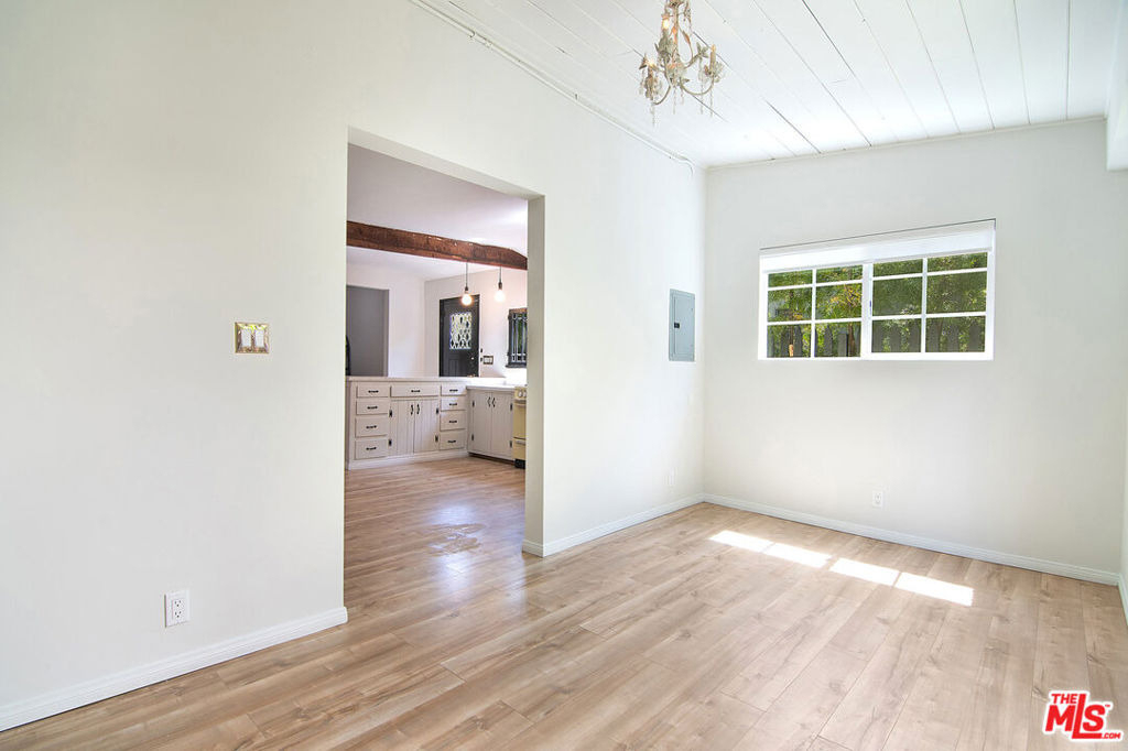 1159 S Hayworth Avenue - Photo 9